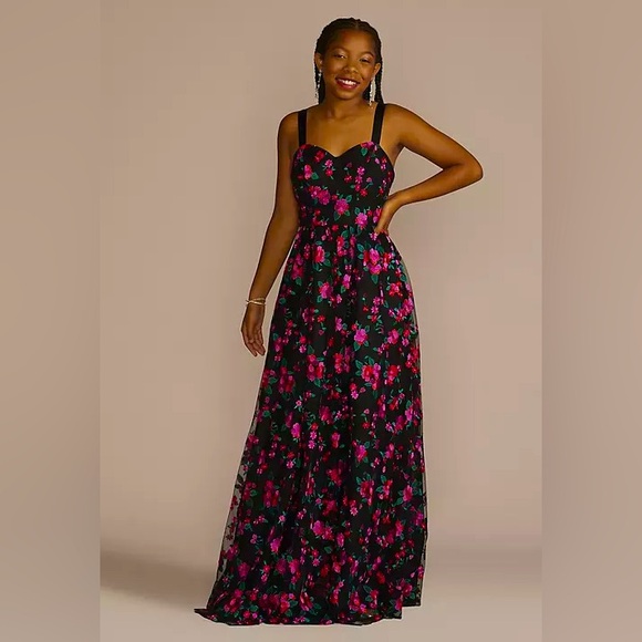 Dresses & Skirts - JULES AND CLEO floral embroidered sweetheart a-line prom dress